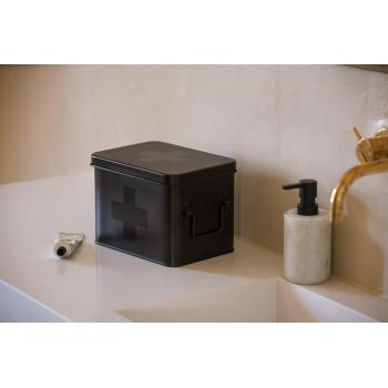 Sort førstehjelpsskrin på vask