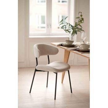 Spisestol Evi beige ved spisebord