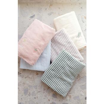 Strandhåndkle stripes, beach og summer liggende på bad