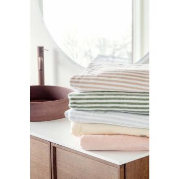 Strandhåndkle stripes, beach og summer liggende på bad