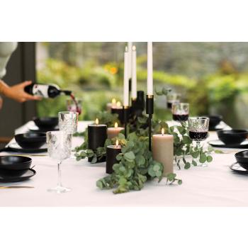 ledlys på dekt spisebord