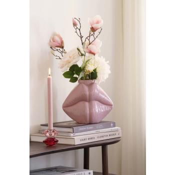 Vase lips og lysestake lips på konsollbord ethan