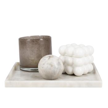 lysfat i hvit marmor med pynt