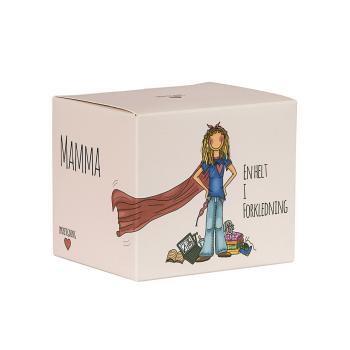 Kopp til mamma med tekst En helt i forkledning i gaveeske