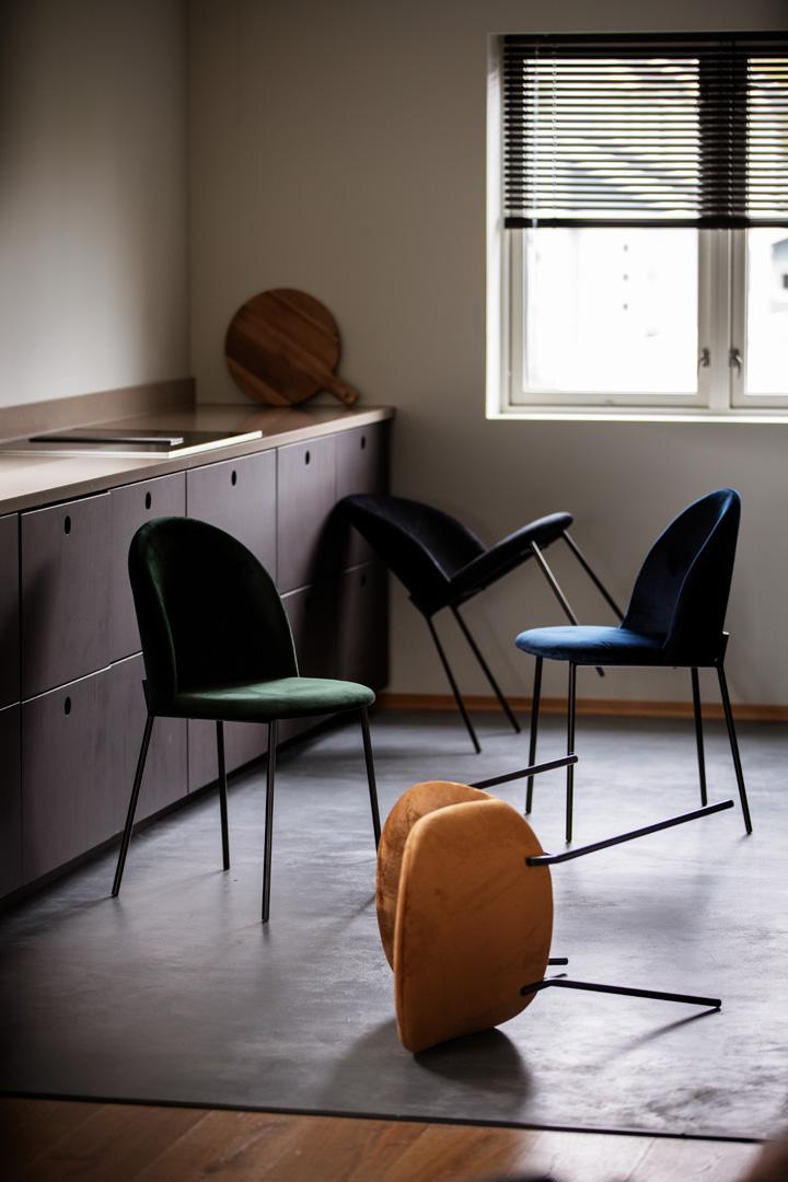 Noa velurstol blå | Kremmerhuset Noa velurstol blå | Kremmerhuset i 2020 | Stol, Krakk, Hjem